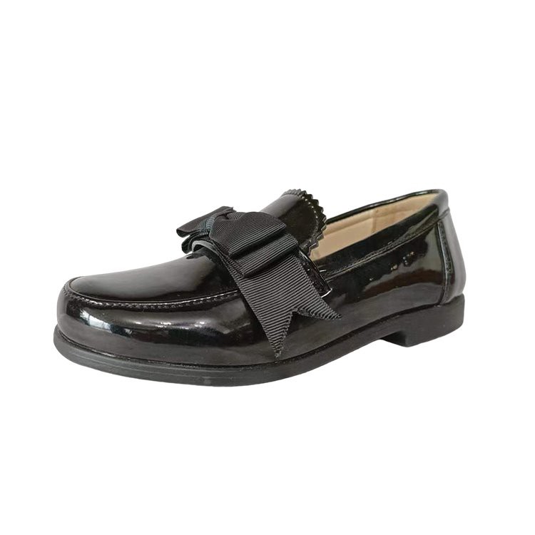 Sapatos infantis com pés largos