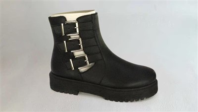 Botas de inverno com fivela quadrada